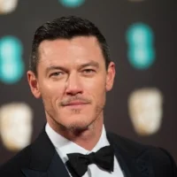 Luke Evans.jpg