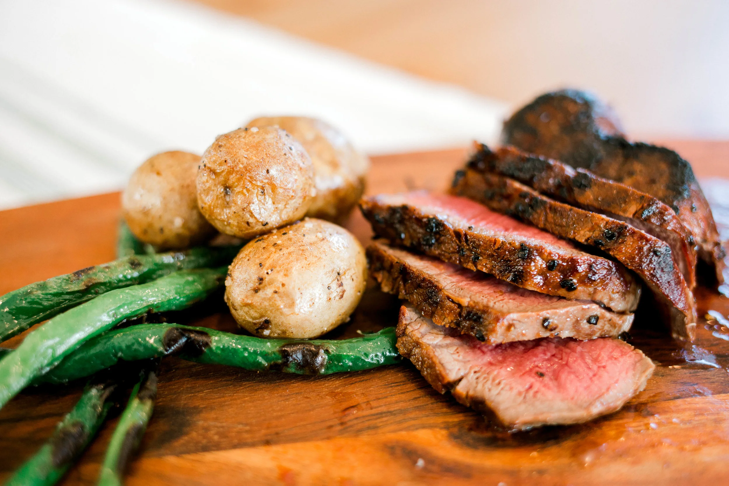 Beef tenderloin with roasted baby potatoes and green beans
