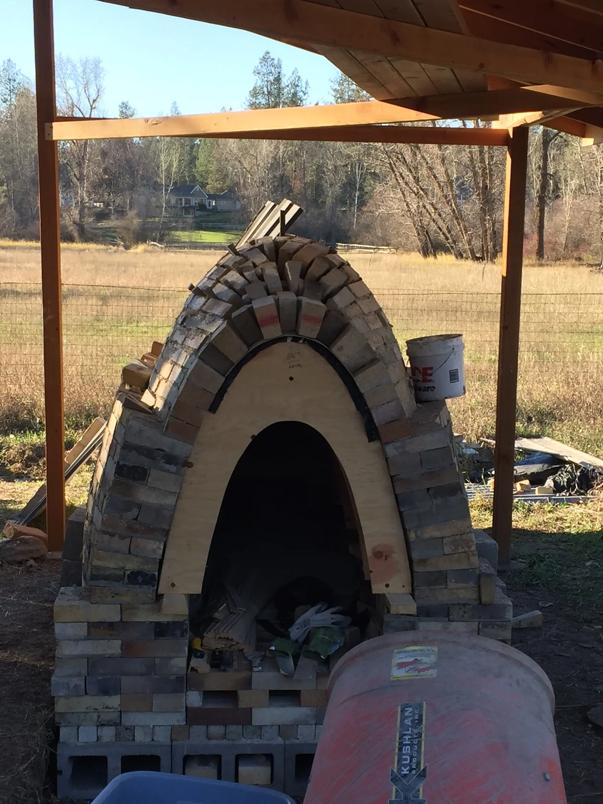 I had a lot of small wedges from cutting bricks, and used every one of them on the arch.