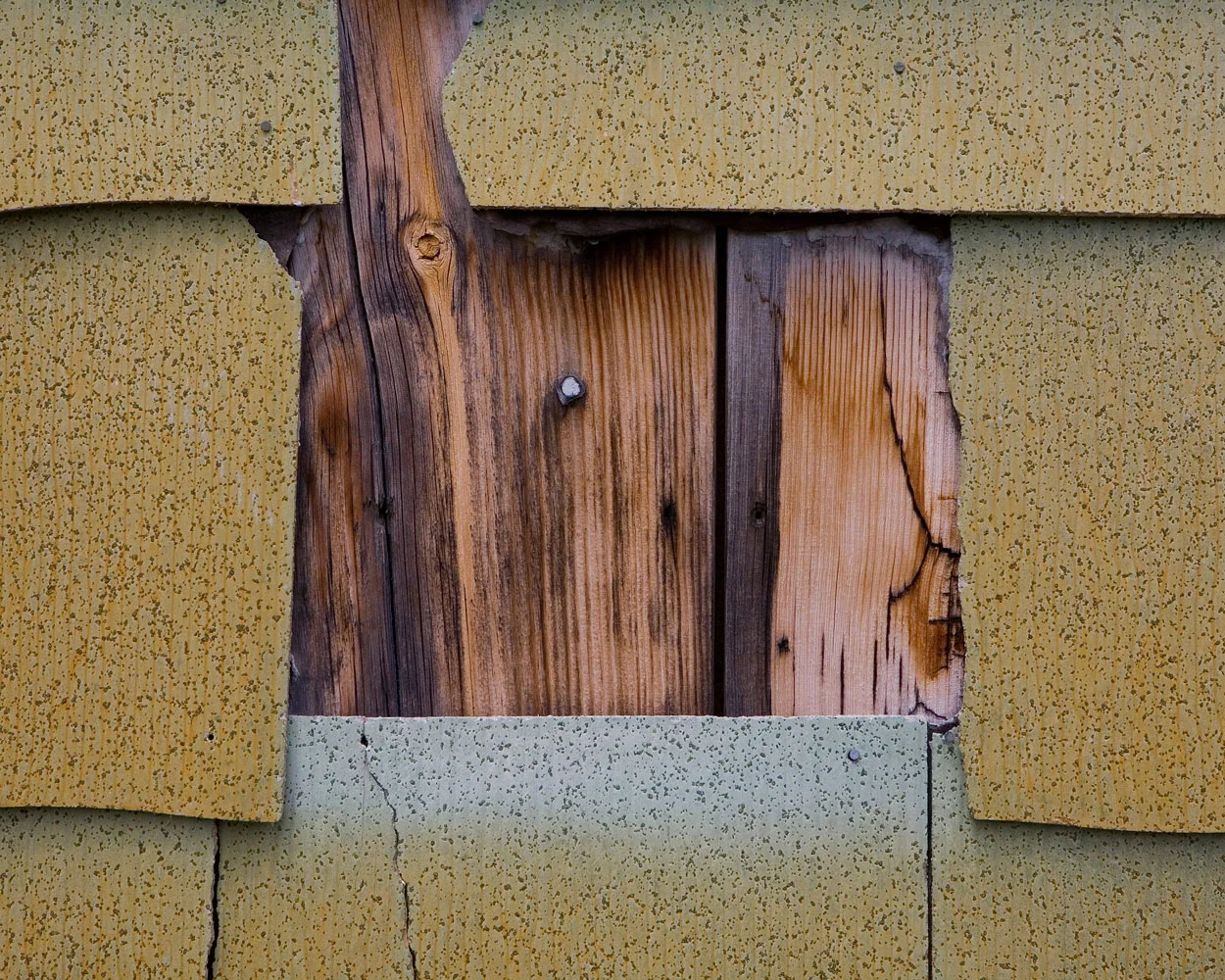 Title: 5073A-19617 (siding layers), Archival pigment print, 20x16", 2008