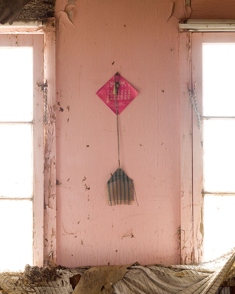  Title: 4358B-19617 (fly swatter), Archival pigment print, 16x20", 2008 