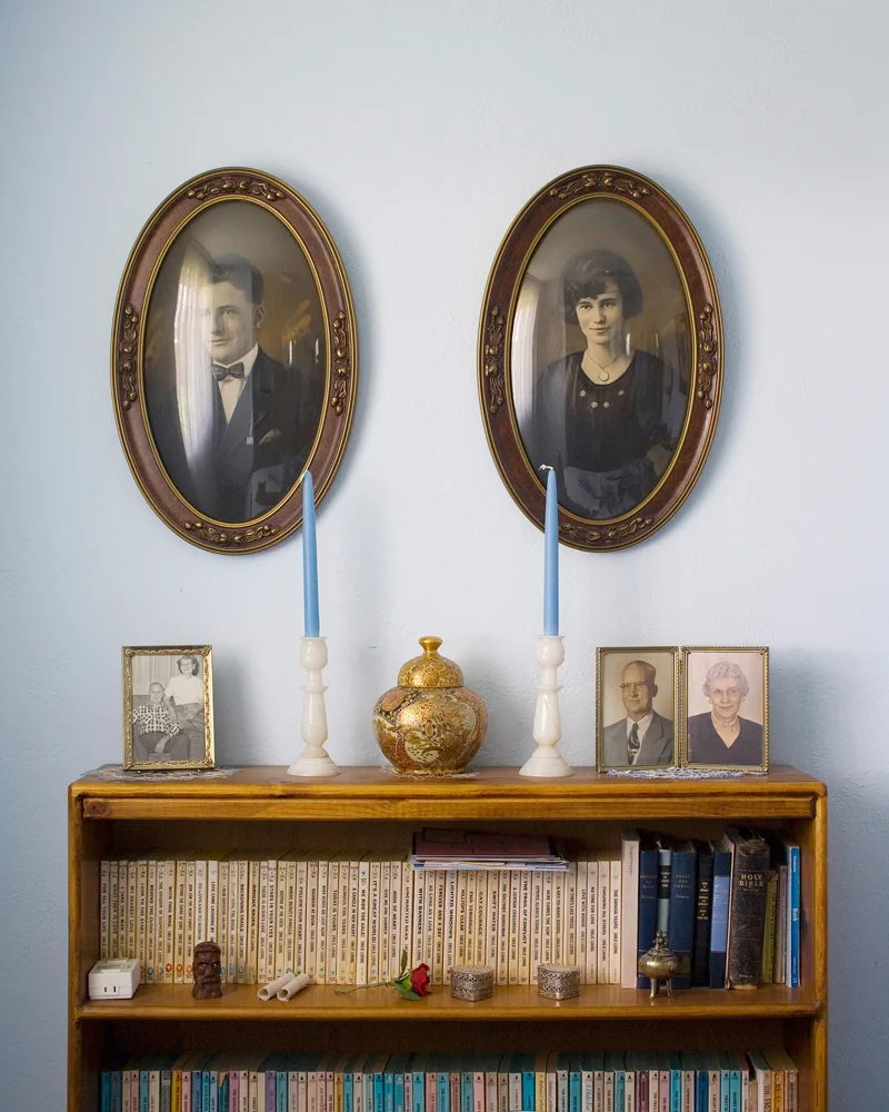 Title: 5032A-19617 (family pictures), Archival pigment print, 20x16", 2008