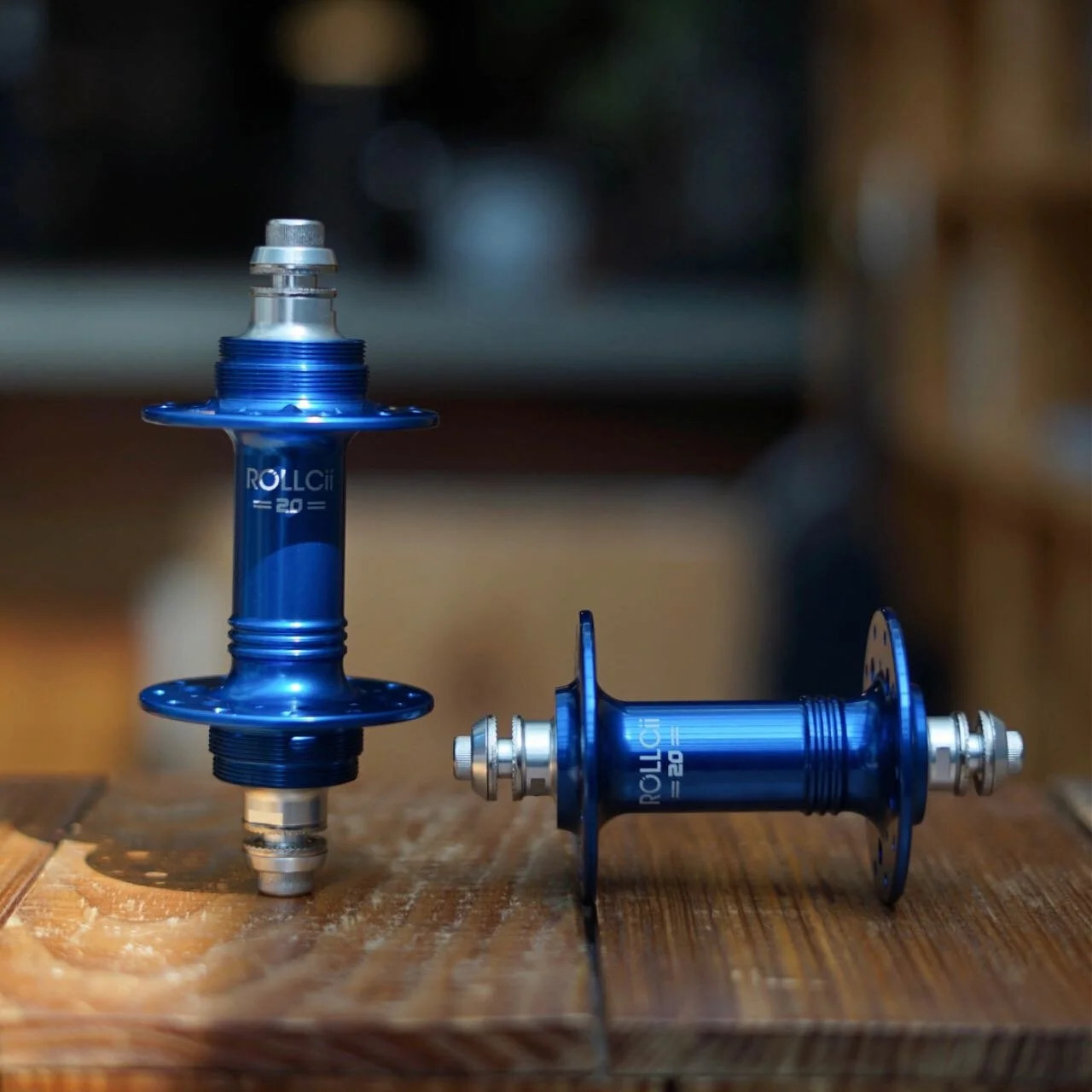 rollcii rc20 track fixed gear hubs royal blue.jpg