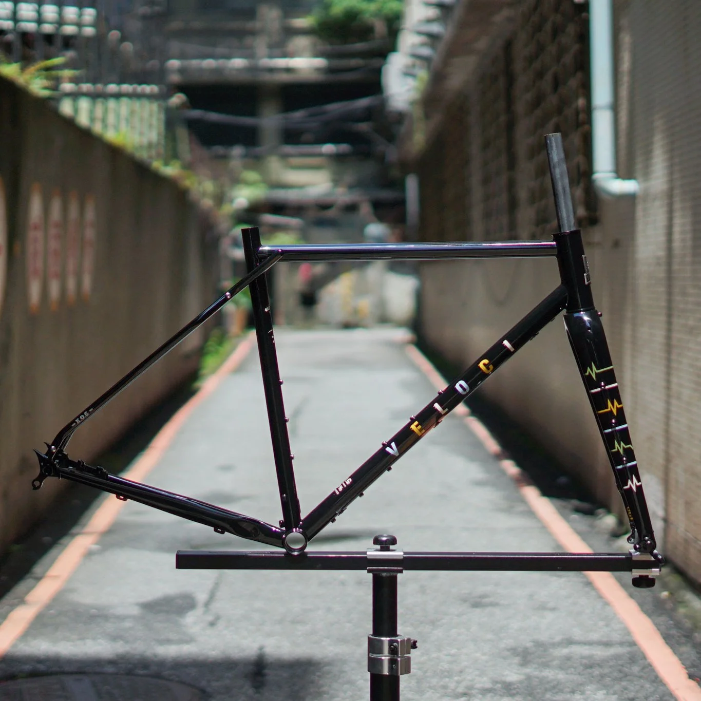 veloci kog frame set gloss black 2.jpg