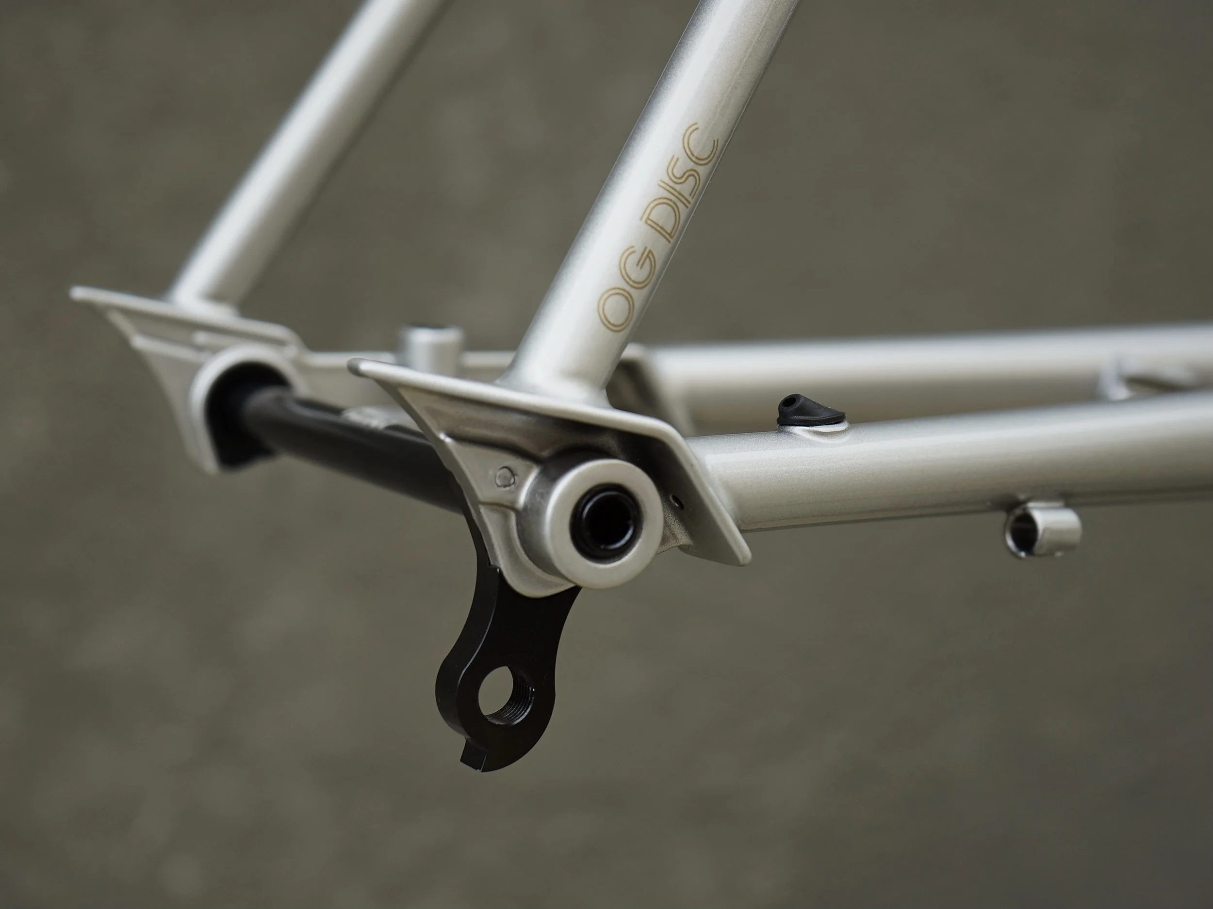 veloci og disc steel road frame bike.JPG