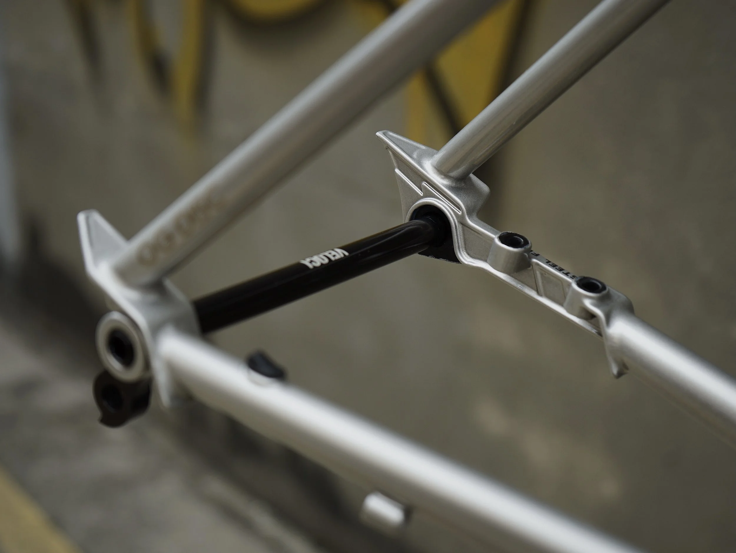 veloci og disc steel road frame bike.JPG