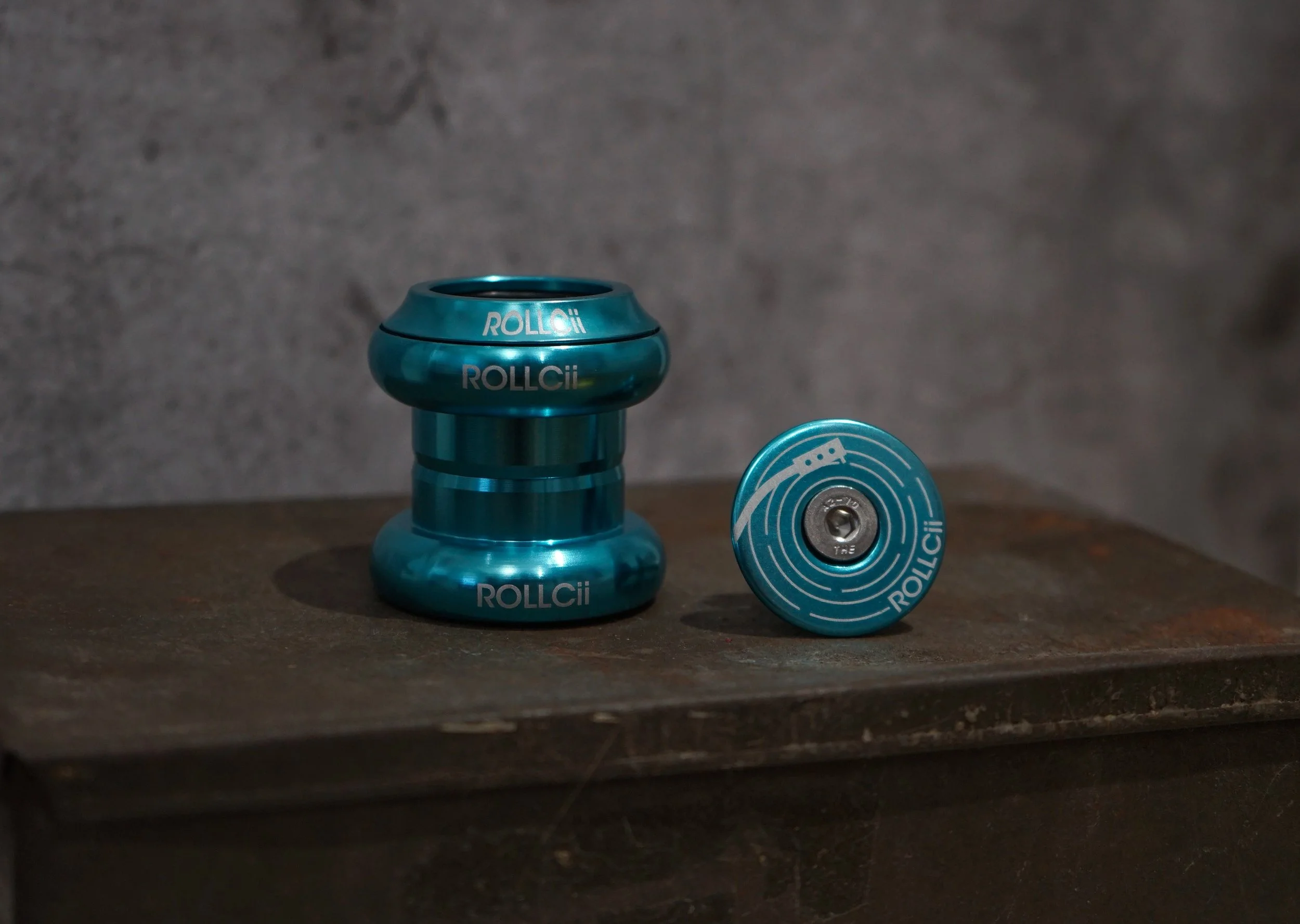 rollcii ec34 headset water blue.jpg