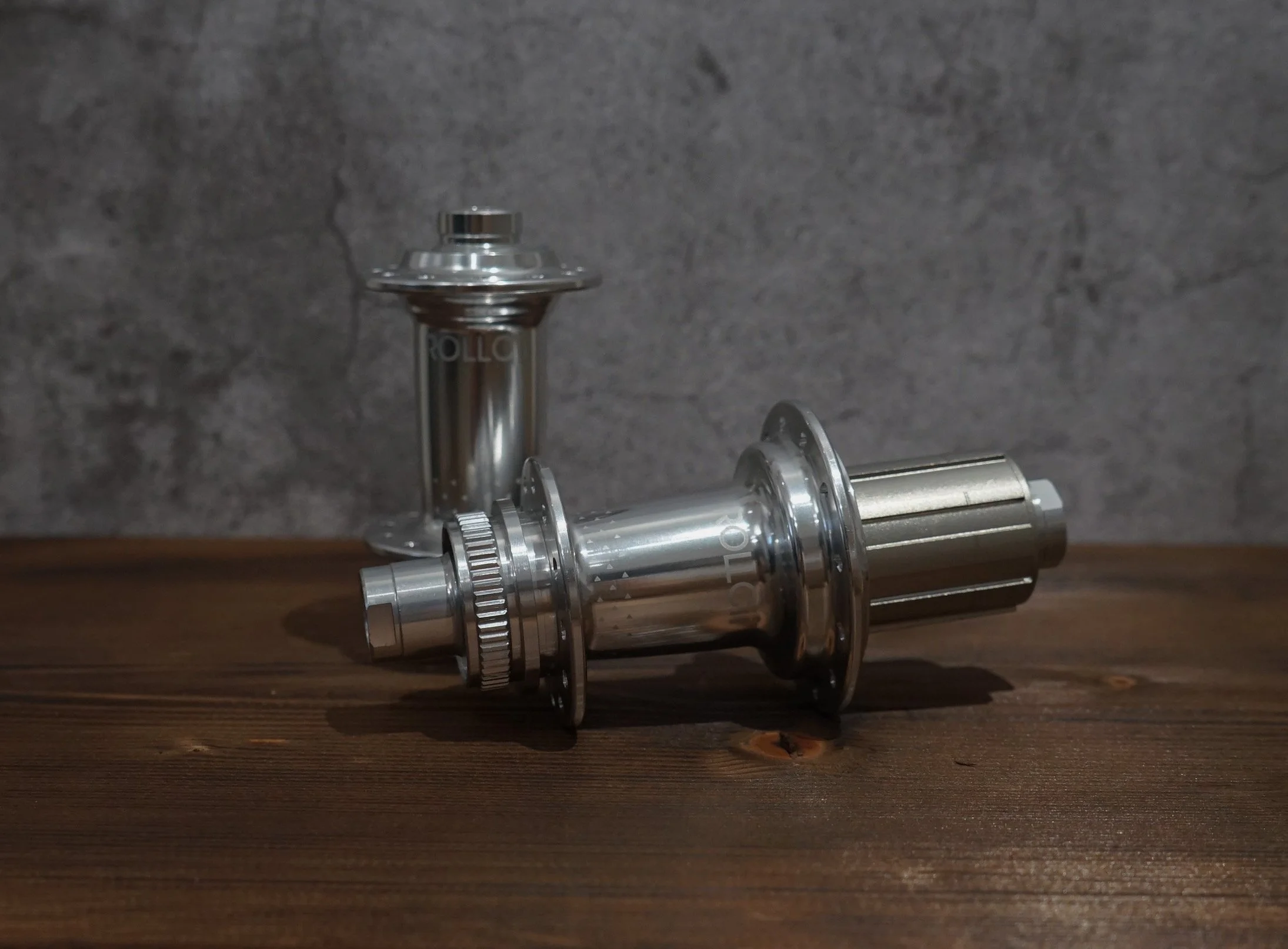 rollcii rc11db center lock hubs silver.JPG