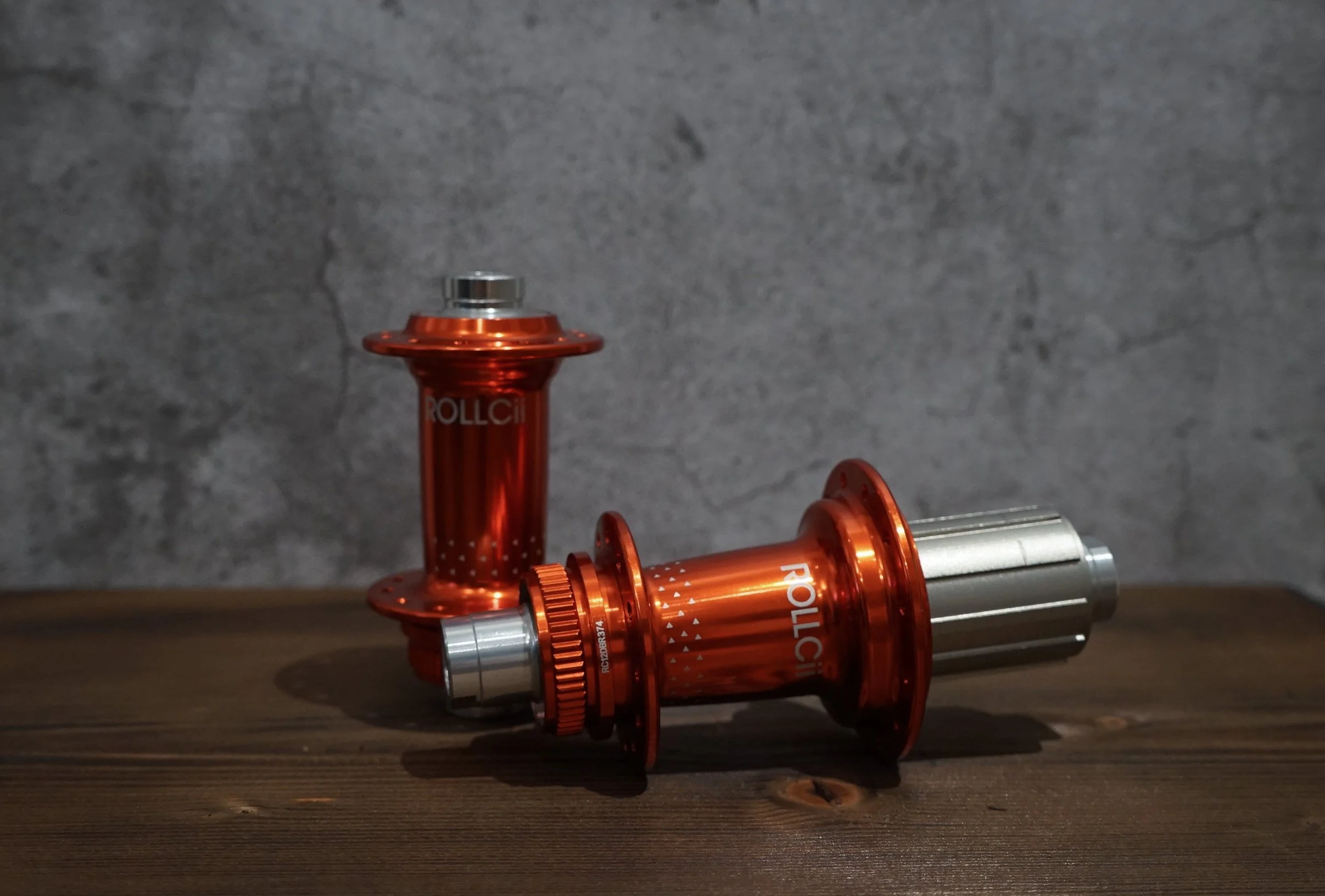 rollcii rc11db center lock hubs tangerine fire.JPG