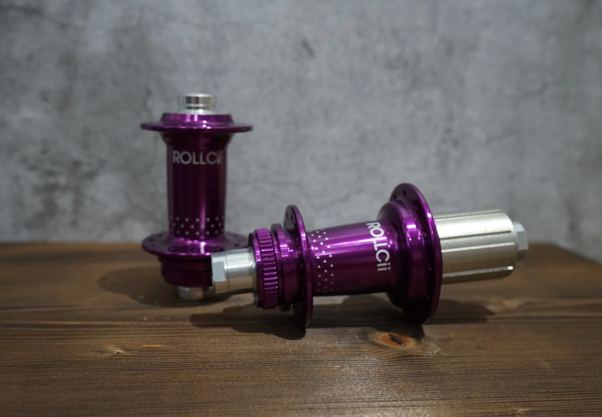 rollcii rc11db center lock hubs lavender.JPG