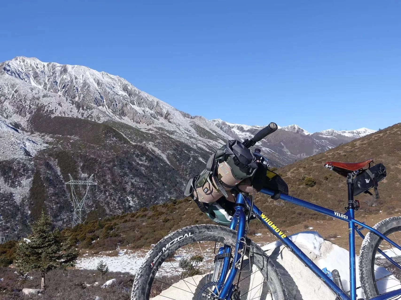 WILDMOVE &mdash; Royal Blue

Meet the VELOCI WILDMOVE in Royal Blue.

Our versatile ATB (All-Terrain Bike) frameset, built for riders who like to go beyond the usual road. From forest trails to long dirt roads, WILDMOVE is ready for the ride.

Run it