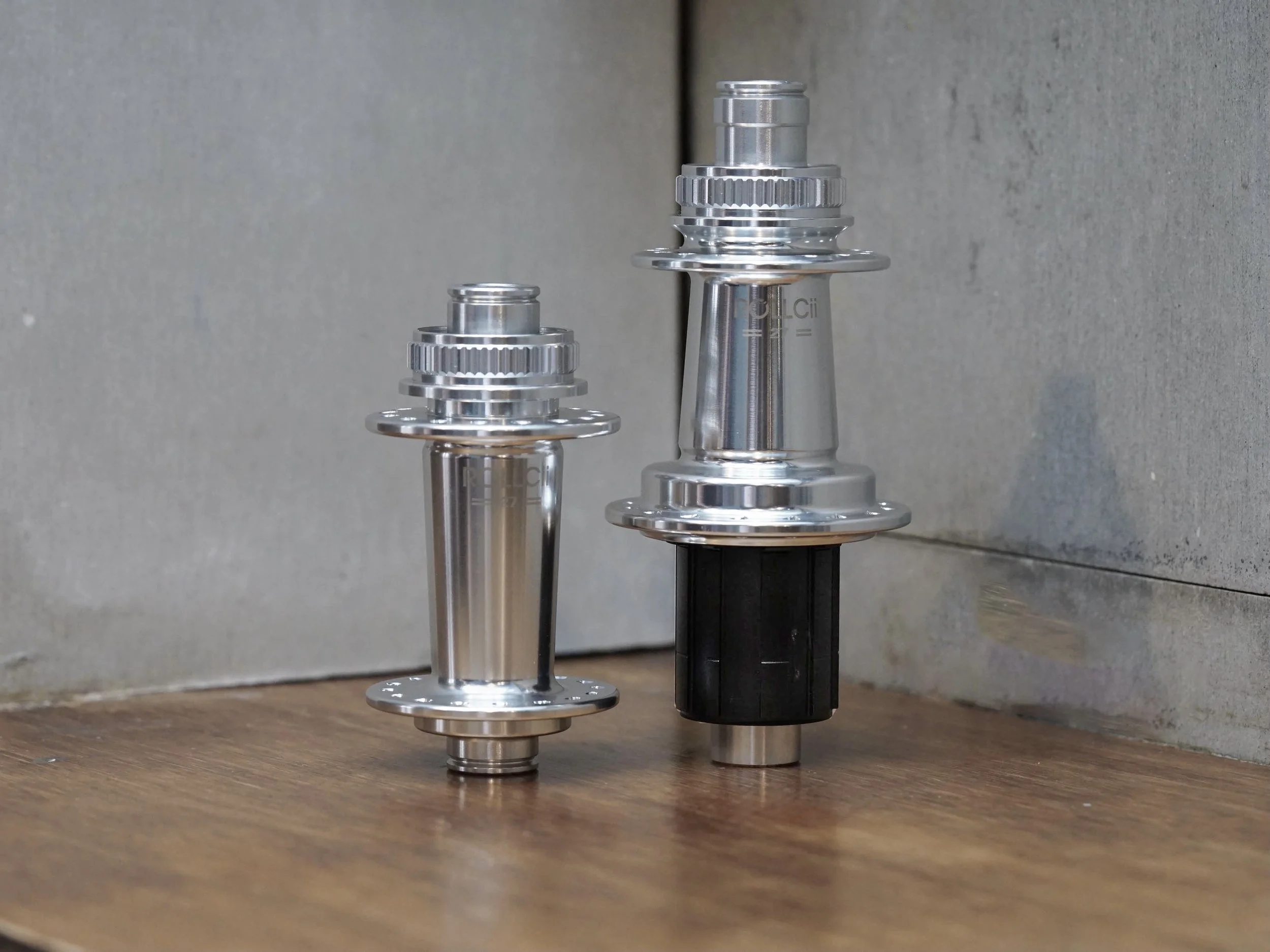 rollcii rc27db center lock hubs silver.jpg