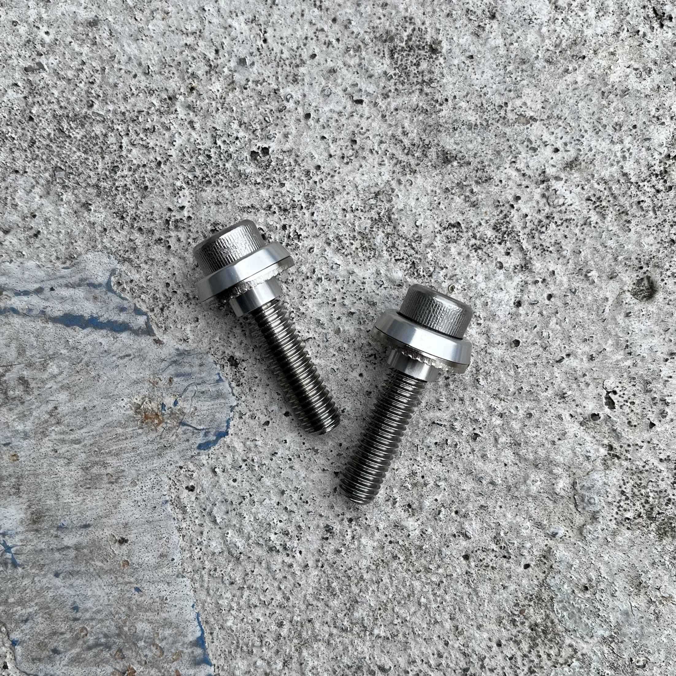 rc20 track hub rear bolts and cups.jpeg