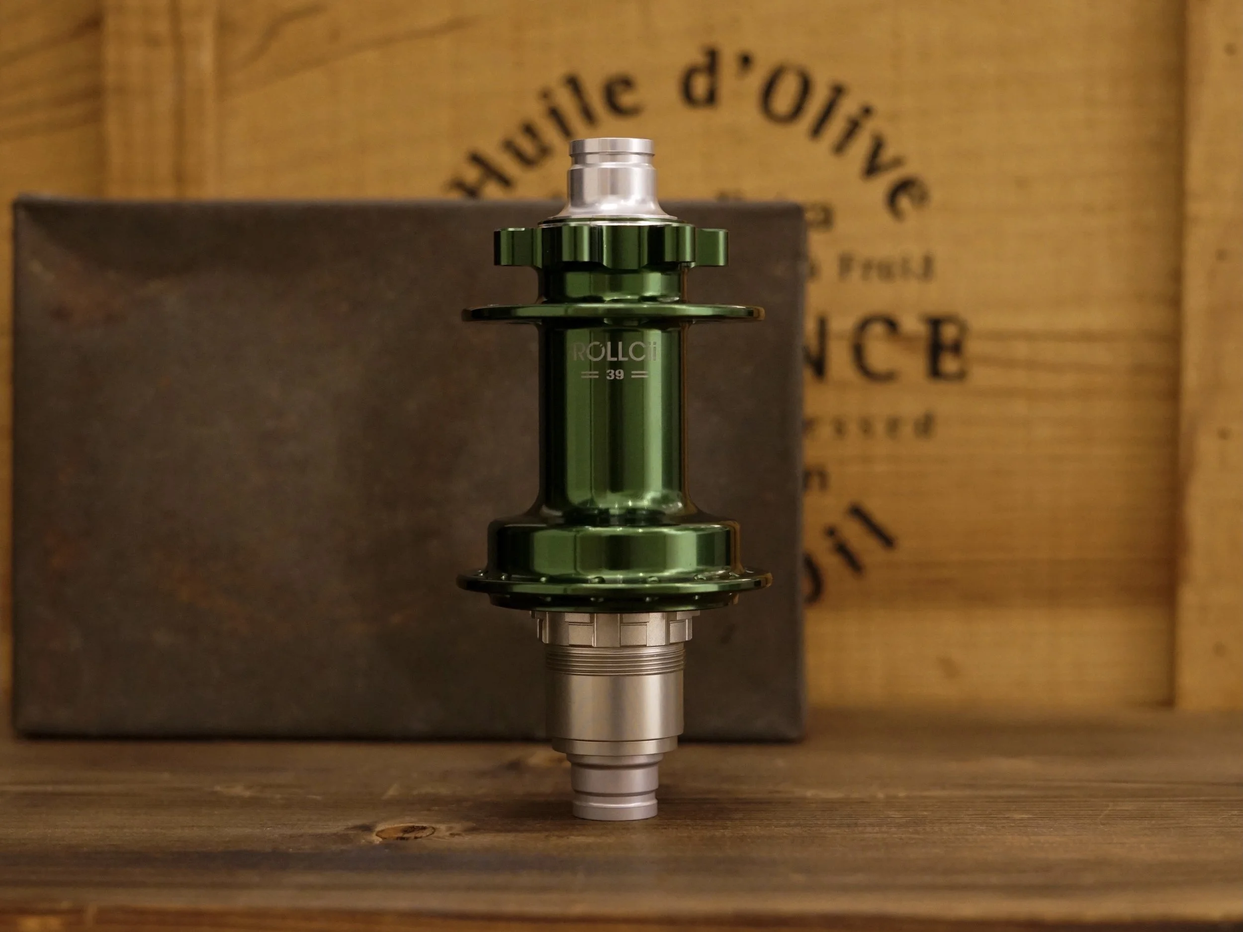 rollcii rc39db 6 bolt boost rear hub brazil green.JPG