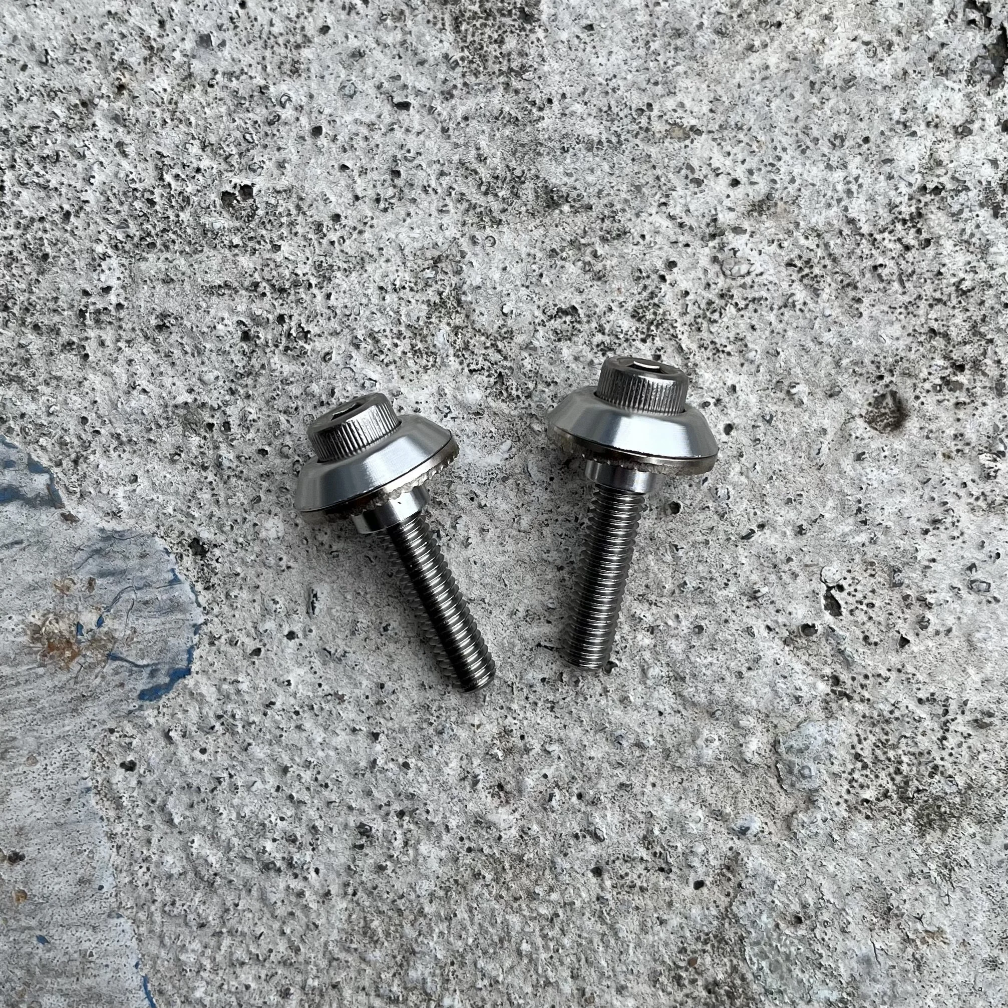 rc20 track hub front bolts and cups.jpeg