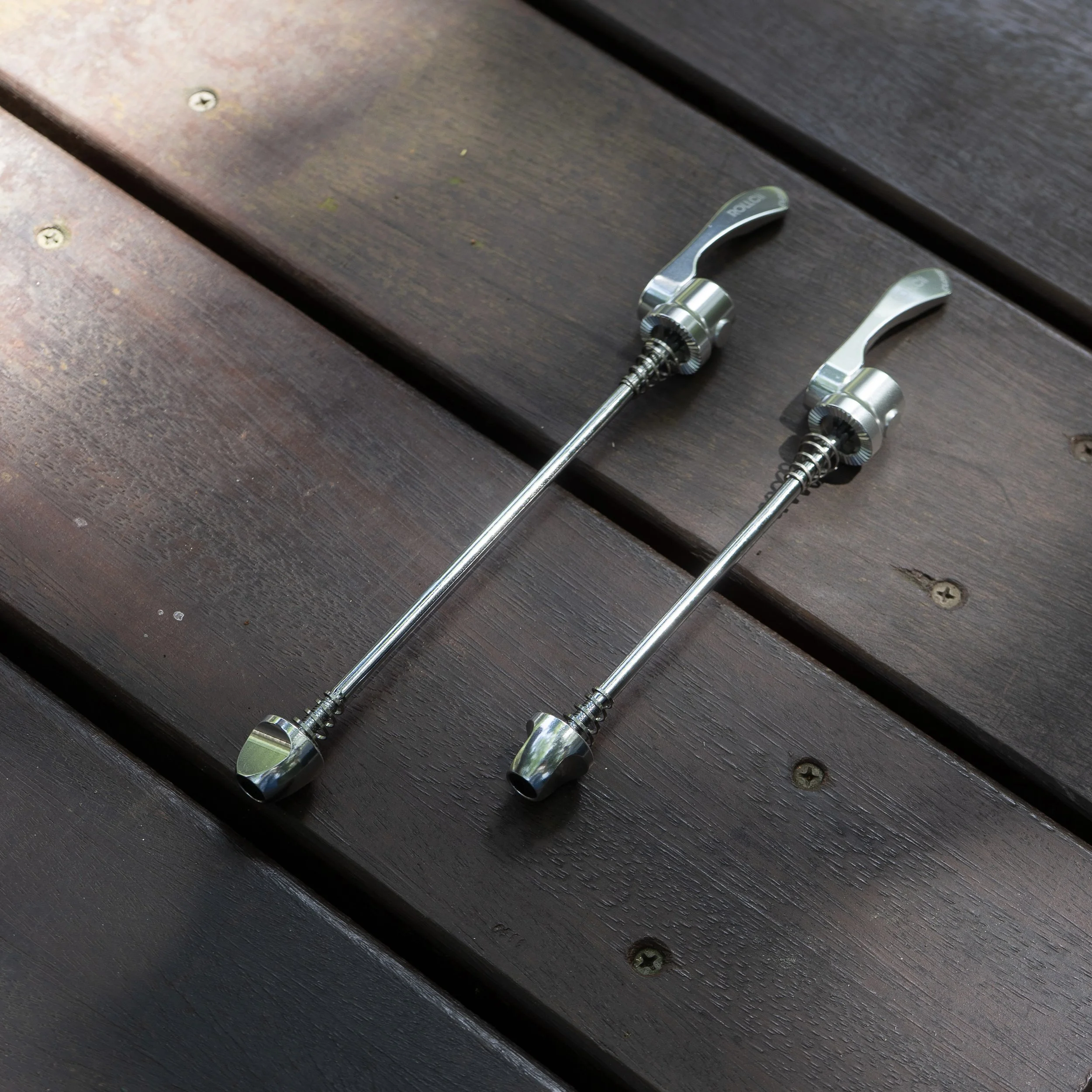 rollcii-internal-cam-quick-release-skewers-silver.jpg