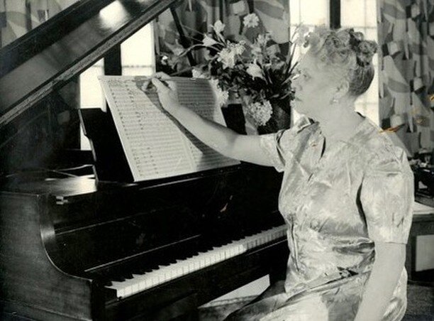 TONIGHT! Piano music of Florence Price discovered in her abandoned St. Anne, Illinois home in 2009. Performed live tonight in a benefit concert at @borellispizzachicago with all proceeds to @museonline_org 

Starts at 7pm CT; doors at 6:30
$10 sugges