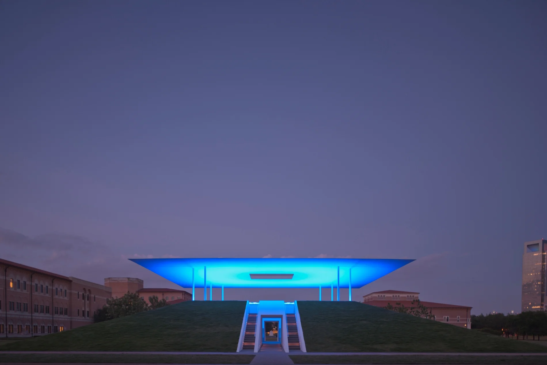 James-Turrell-“Twilight-Epiphany”-Skyspace-at-Rice-University-Opens-June-14.jpg