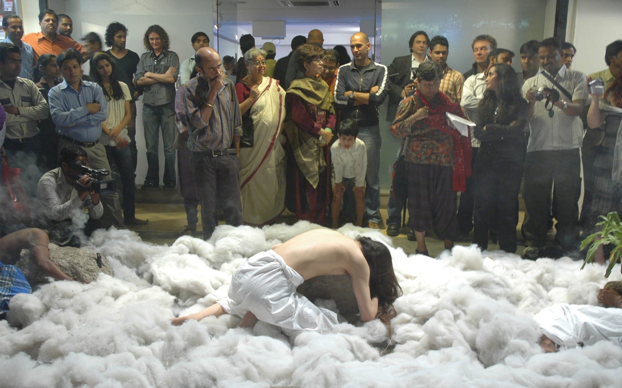  Chinese artist Han Bing performing at Gallery Espace. Courtesy of Gallery Space, New Delhi. 