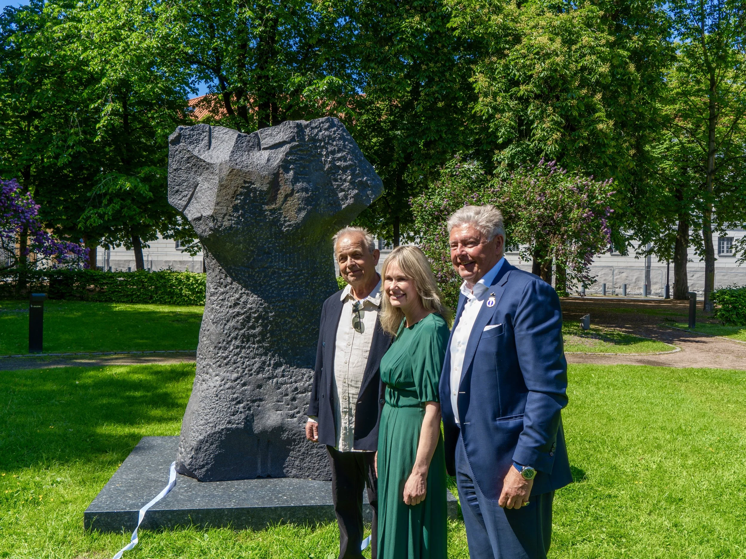 Ordføreren avduket vår historiske gave lørdag 6. juni!
