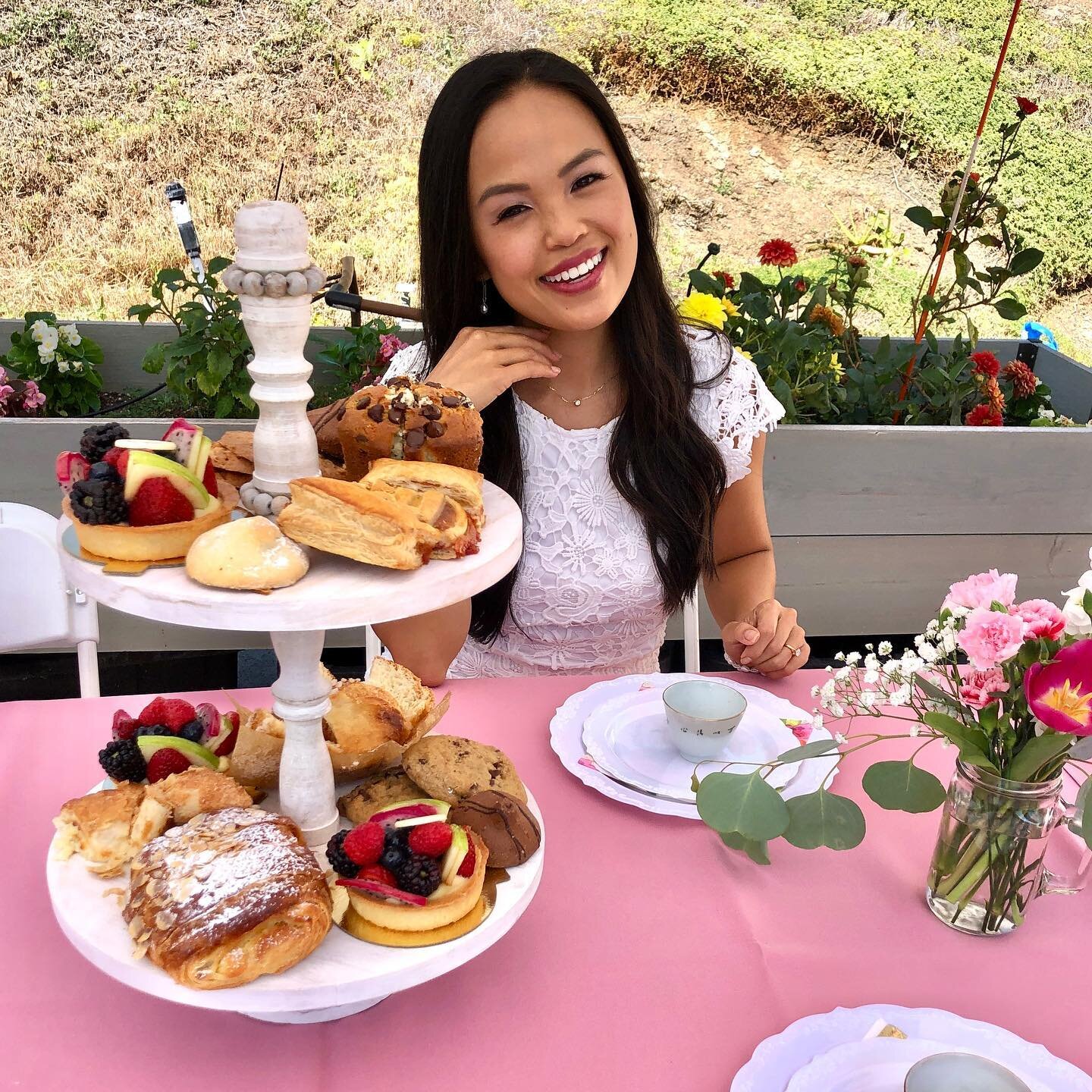 What a fun tea party bridal shower 🫖 🌸 🤗💕 Thank you to all the beautiful women who came out to celebrate my last month as a SooHoo! I loved having my family and friends from all walks of life with me, come together for this special moment. From e