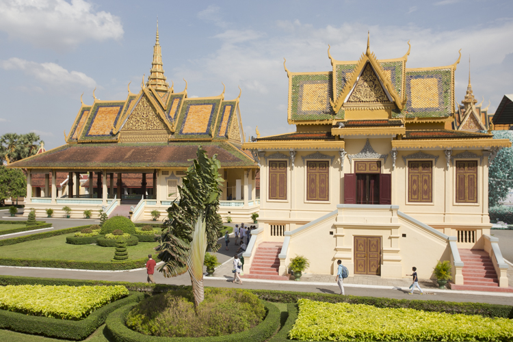 The royal throne hall with its traditional guilded roofs