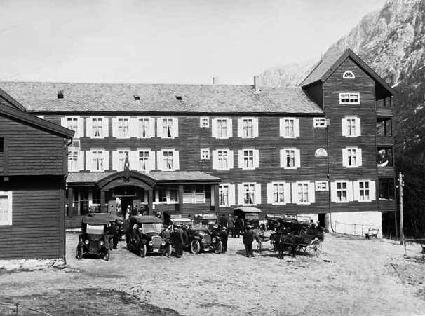   Stalheim Hotel - ca. 1930. Brant ned til grunnen i juni 1959.  