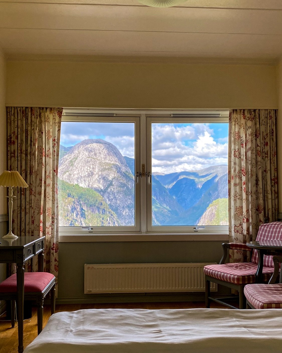 Stalheim this summer? ⛰️🌤️ Are you going to Western Norway this summer season and wondering if you should stop by Stalheim on your trip? We open at the beginning of May and will remain open through September. Check availability and prices on our website