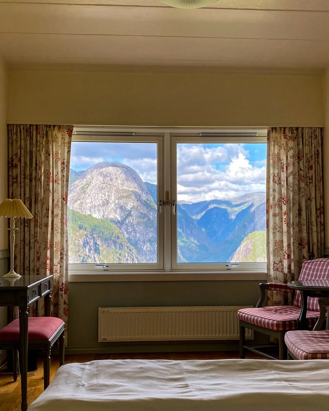 Stalheim this summer? ⛰️🌤️ Are you going to Western Norway this summer season and wondering if you should stop by Stalheim on your trip? We open at the beginning of May and will remain open through September. Check availability and prices on our website