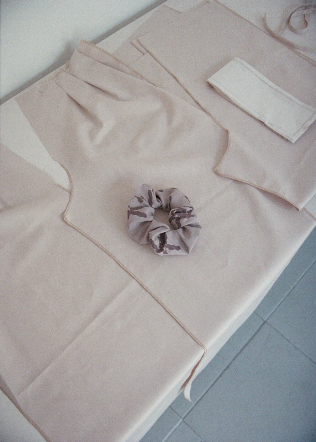 Las Labores Scrunchie 