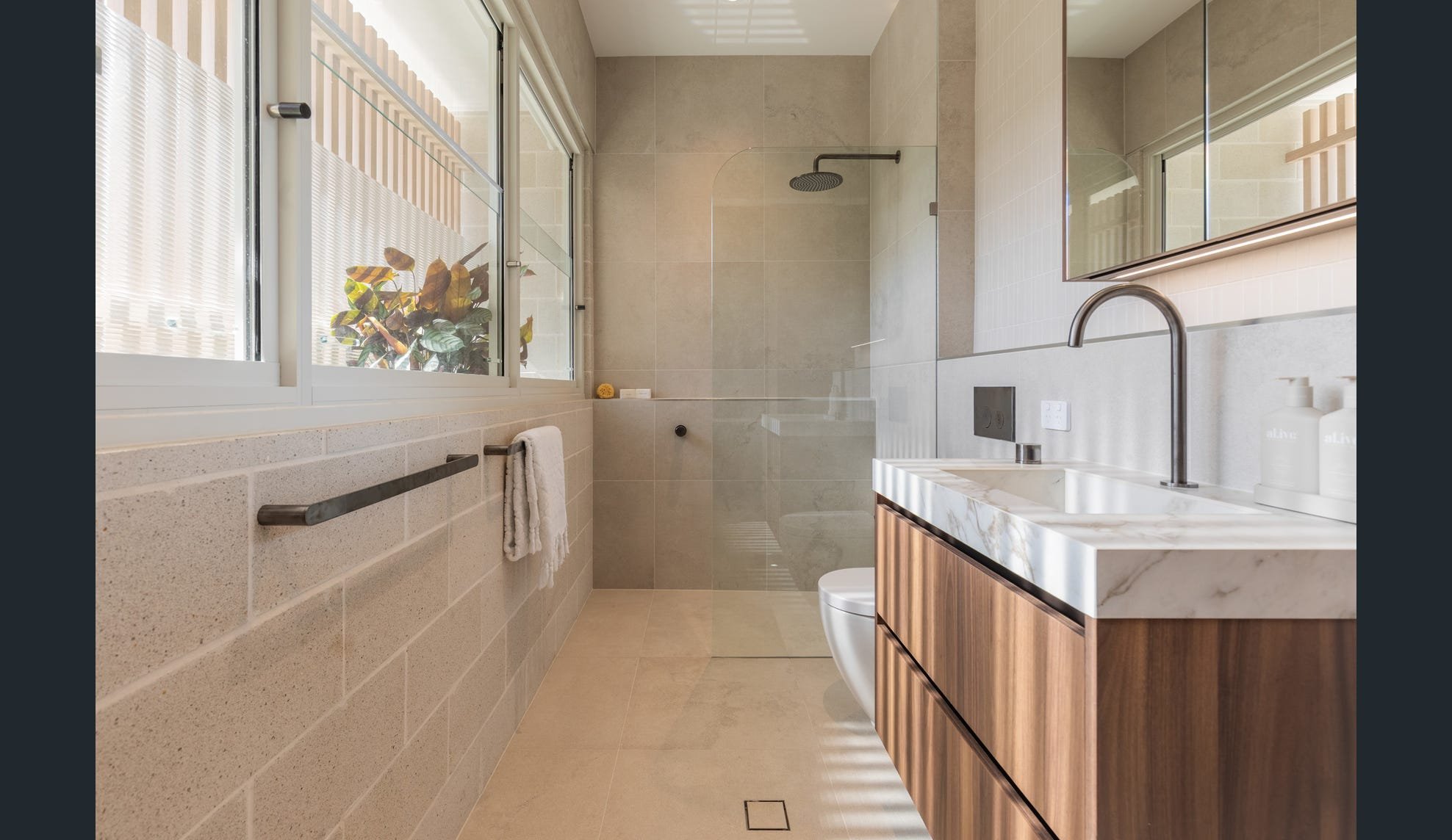 ensuite 02.jpeg