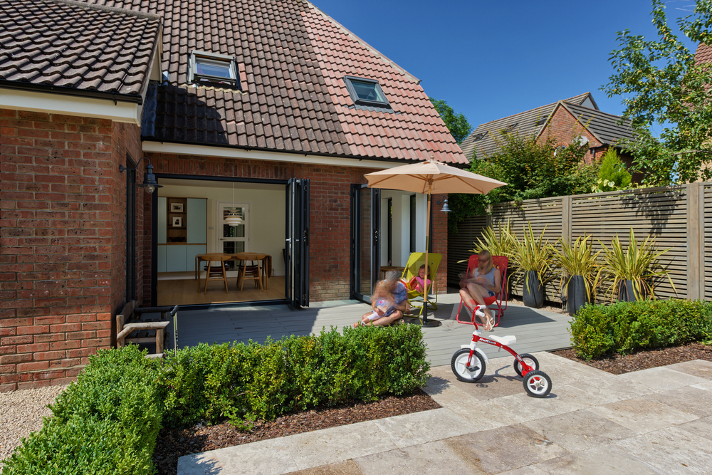 Garden view of a Scandinavian house extension by Harvey Norman Architects Bishop's Stortford