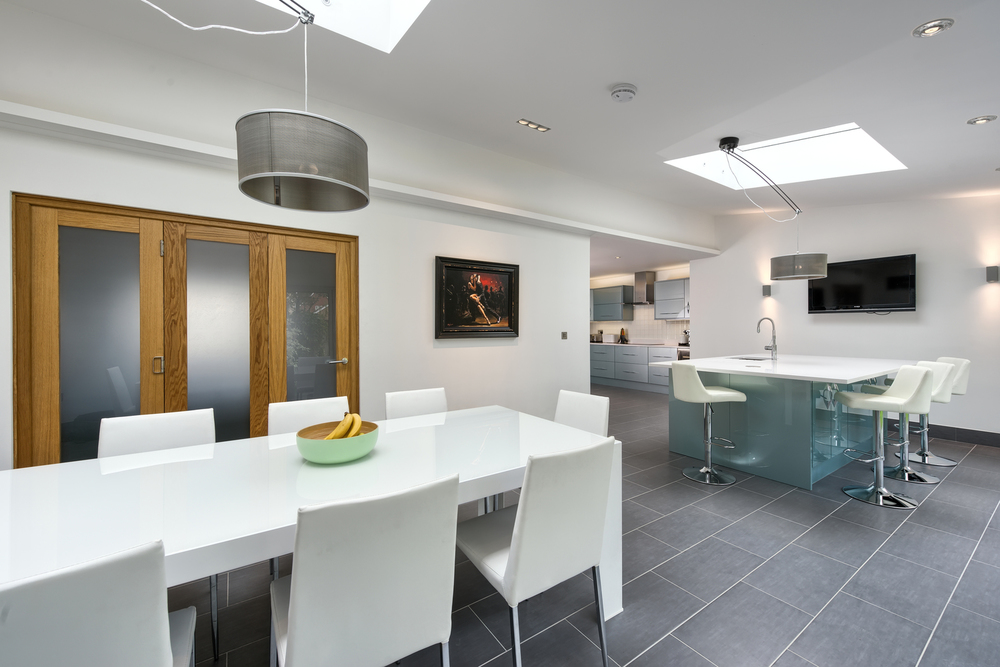 Open floor plan of a lighting house extension by Harvey Norman Architects Cambridge