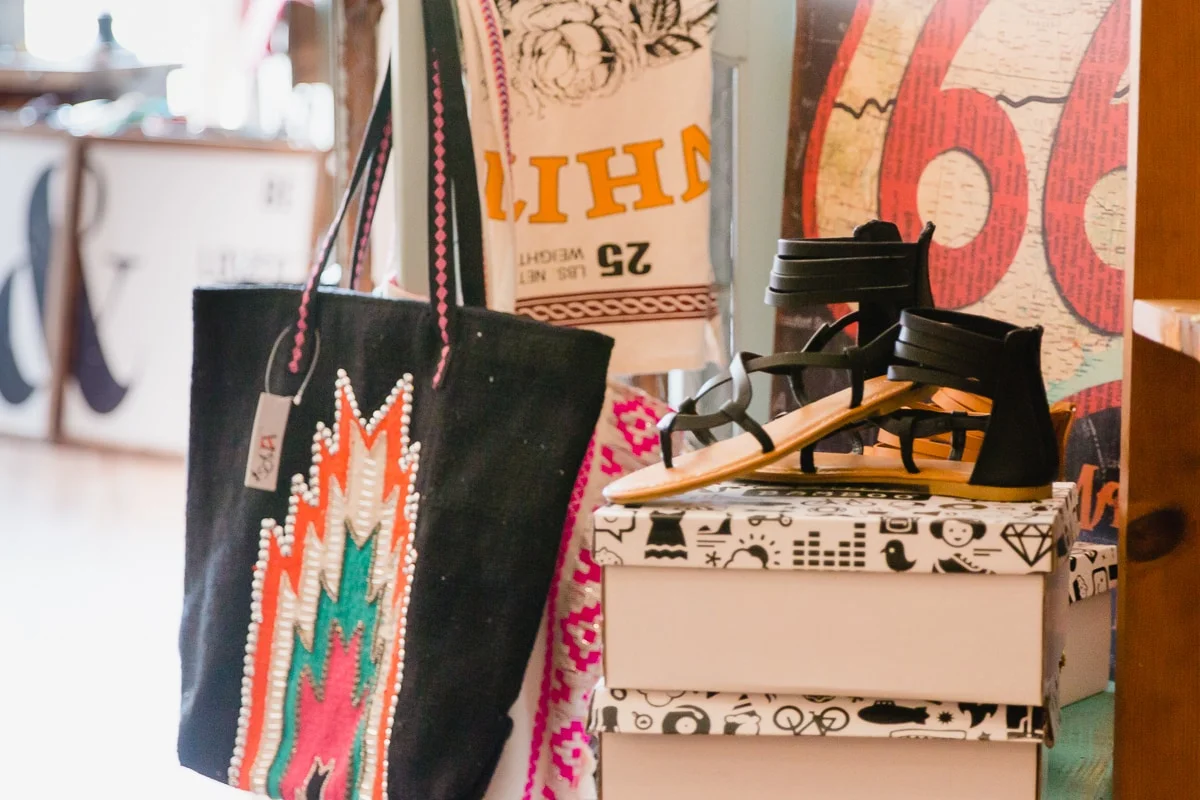 what_to_wear_for_senior_pictures_FlyingVMercantile_BoutiqueFeature_113.jpg