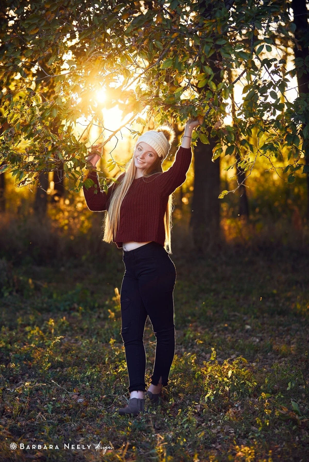 fall senior pictures on the farm in southwest missouri.jpg