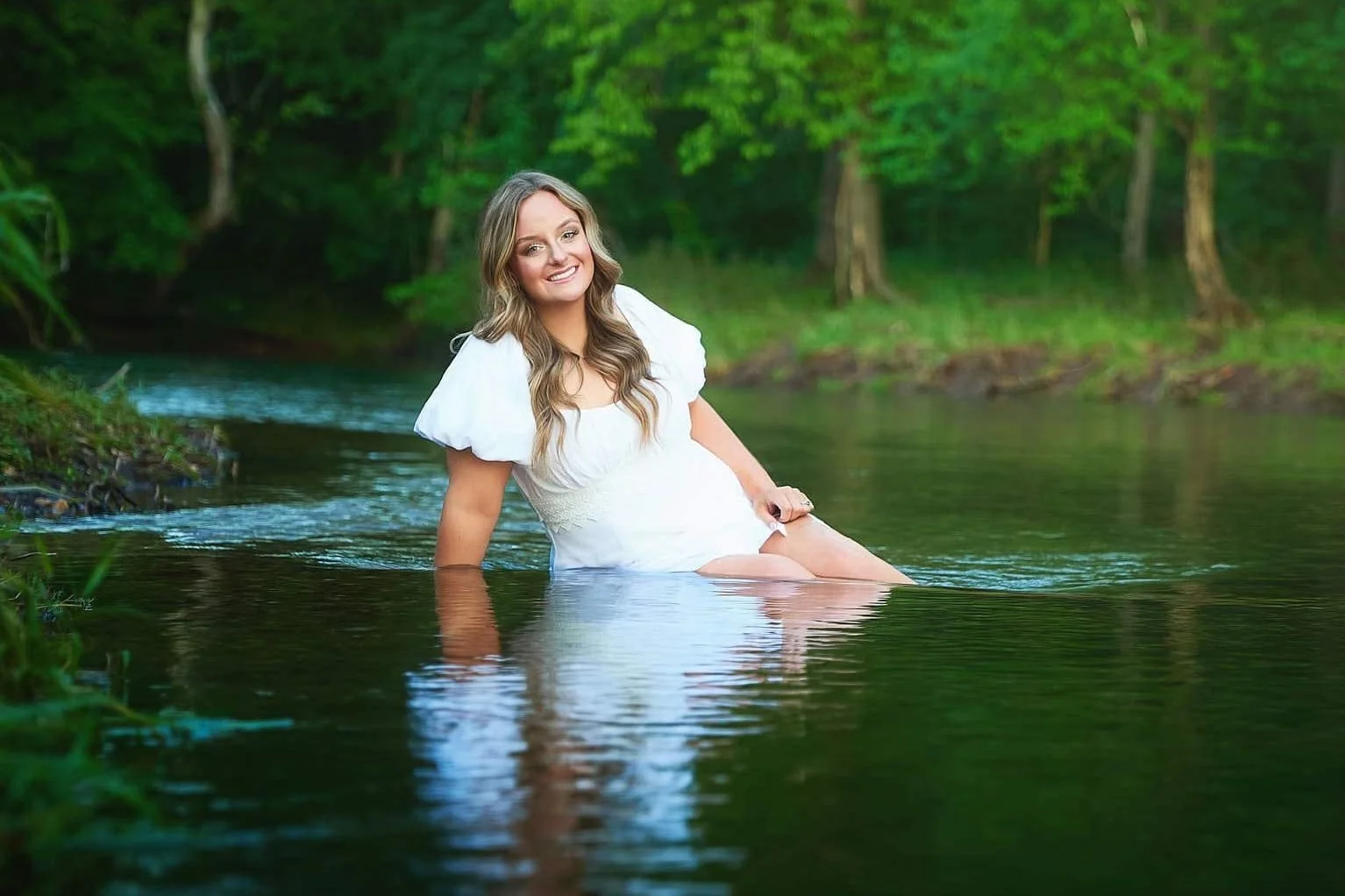 creek-senior-pictures-in-summer-45.jpg