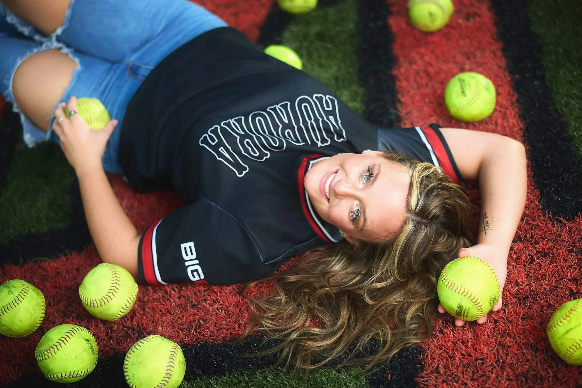 softball-player-senior-pictures-aurora-missouri-60.jpg