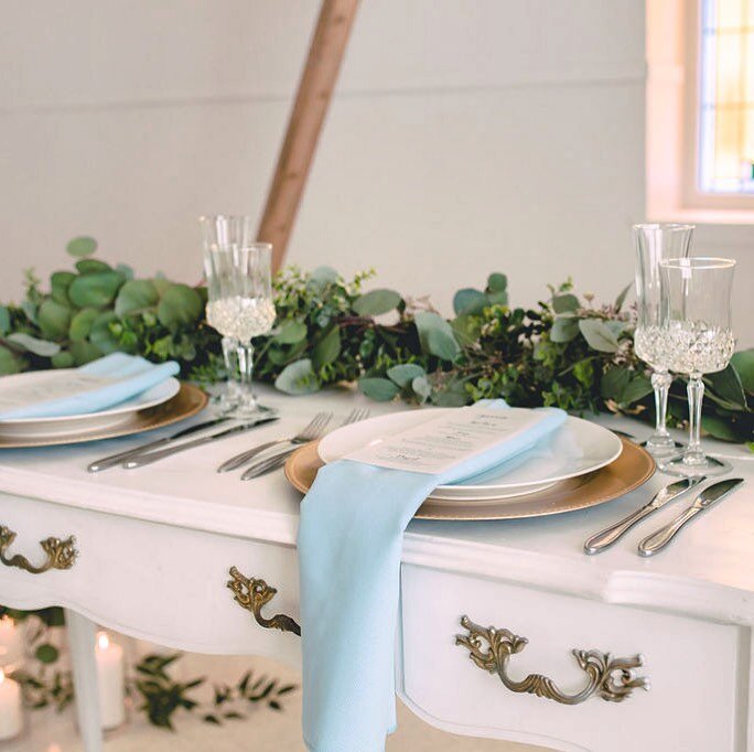 Baby blue, greenery and gold decor ✨
.
.
.
Choose #luxeventrental 🥂

Photographer: @DeannaWayPhotography
Wedding Planner: @FionaLauEvents
Venue &amp; Chairs: @CumberlandBelle
Bouquet &amp; Arch Florals: @ThePlantedArrow
Decor Stylists &amp; Table Gr