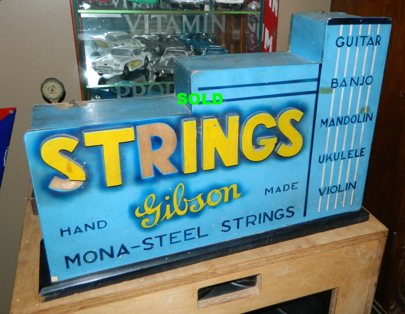 1937-gibson-guitar-strings-wooden-countertop-display-case-1.jpg
