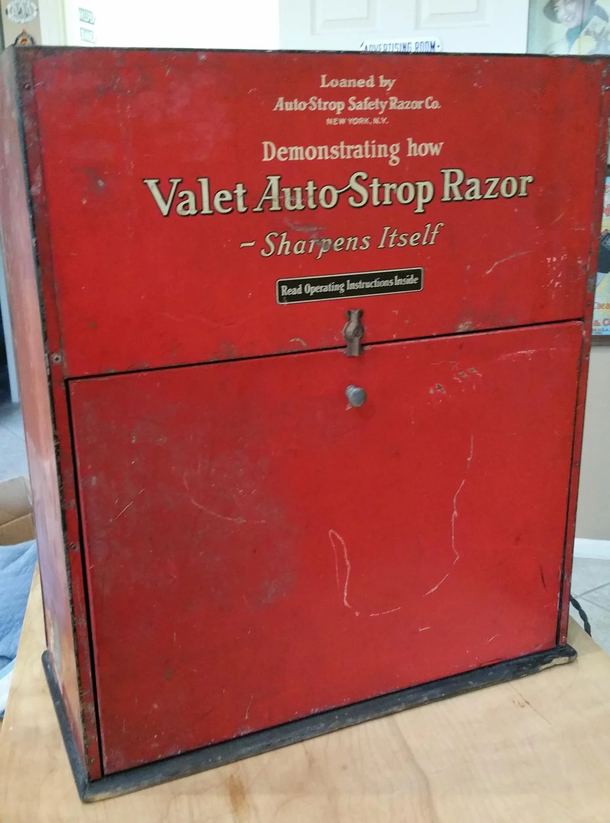 1920s-auto-strop-valet-razor-electric-mechanical-tin-litho-countertop-barber-shop-display-sign-91.jpg