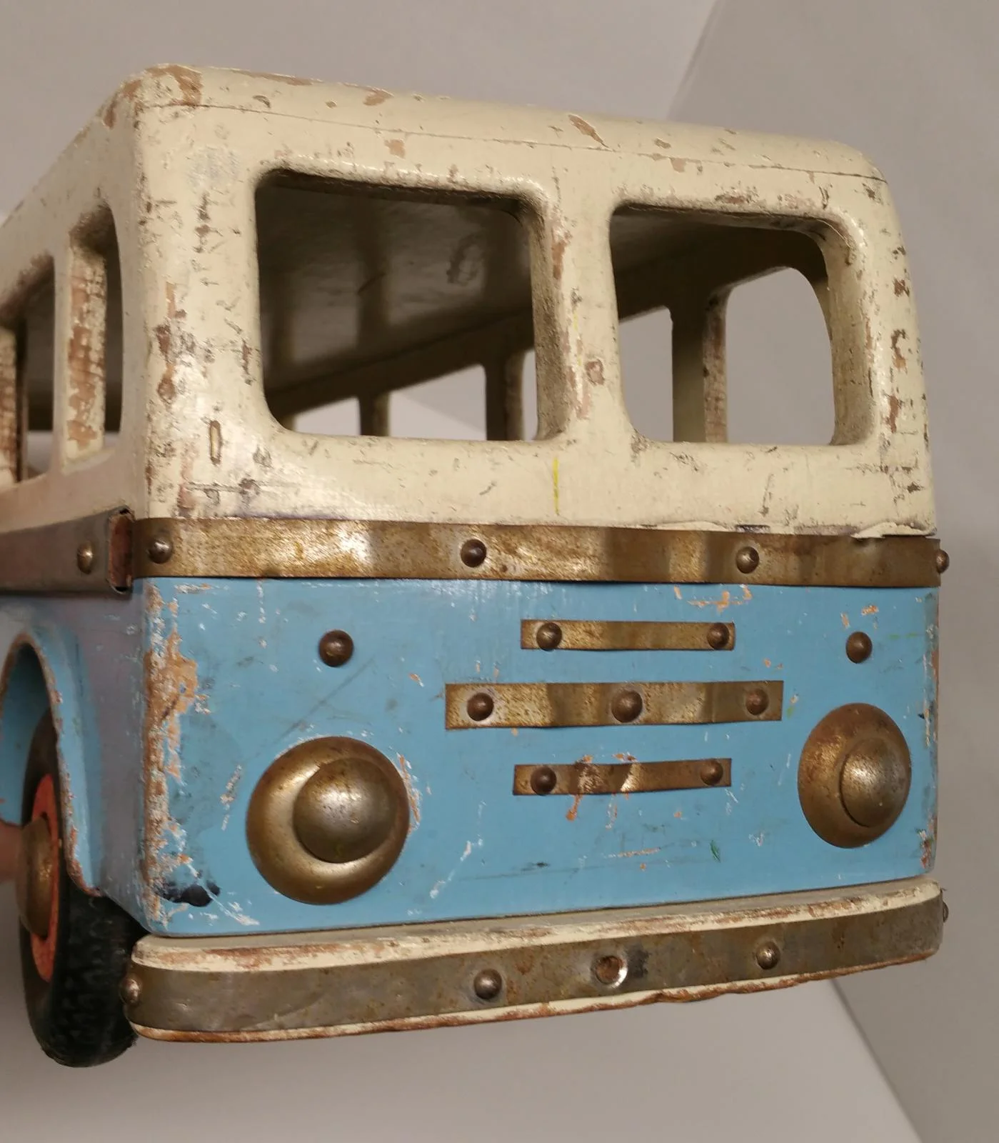 hand-made-wooden-bus-7.jpg