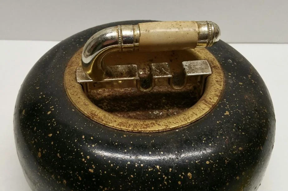curling-stone-ashtray-canada-4.jpg