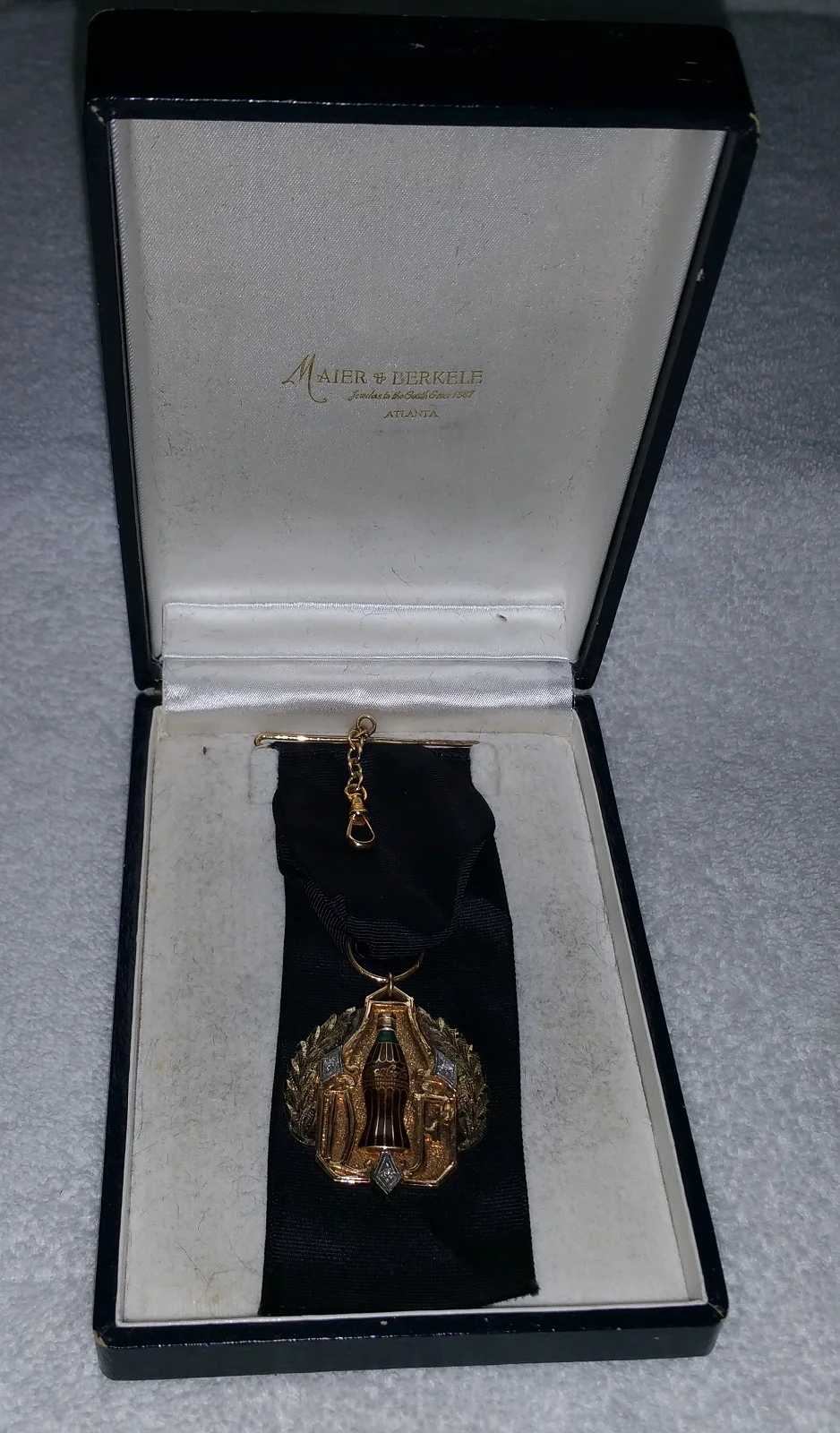 1970-coca-cola-14k-gold-14-k-bottle-fob-diamonds-presentation-6.jpg
