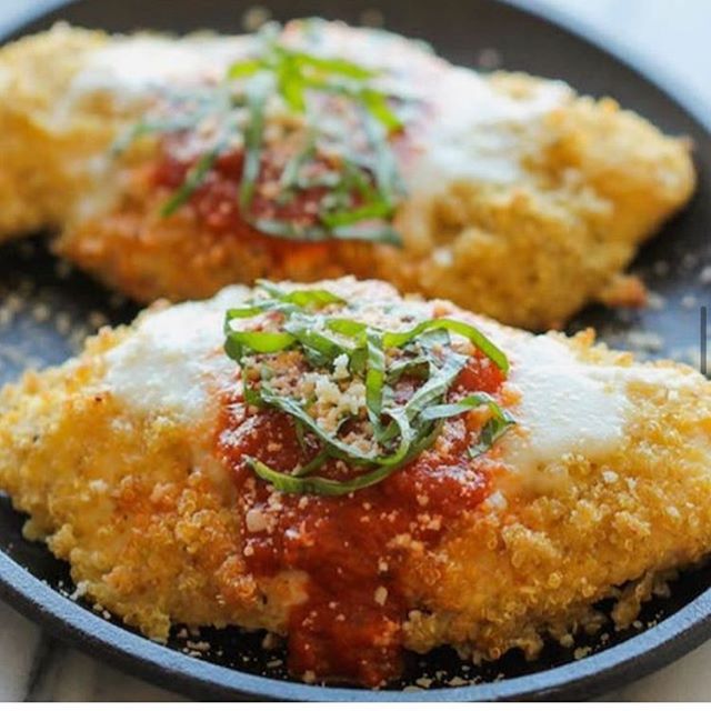 Back by popular demand 🐔🍝 #glutenfree #dairyfree Chicken Parm.

Tender chicken breast coated in gluten free bread crumbs topped with dairy free 🐮🚫🧀 Mozzarella &amp; Parmesan and a splash of homemade marinara sauce 🍅🍃 Did you know: You can find