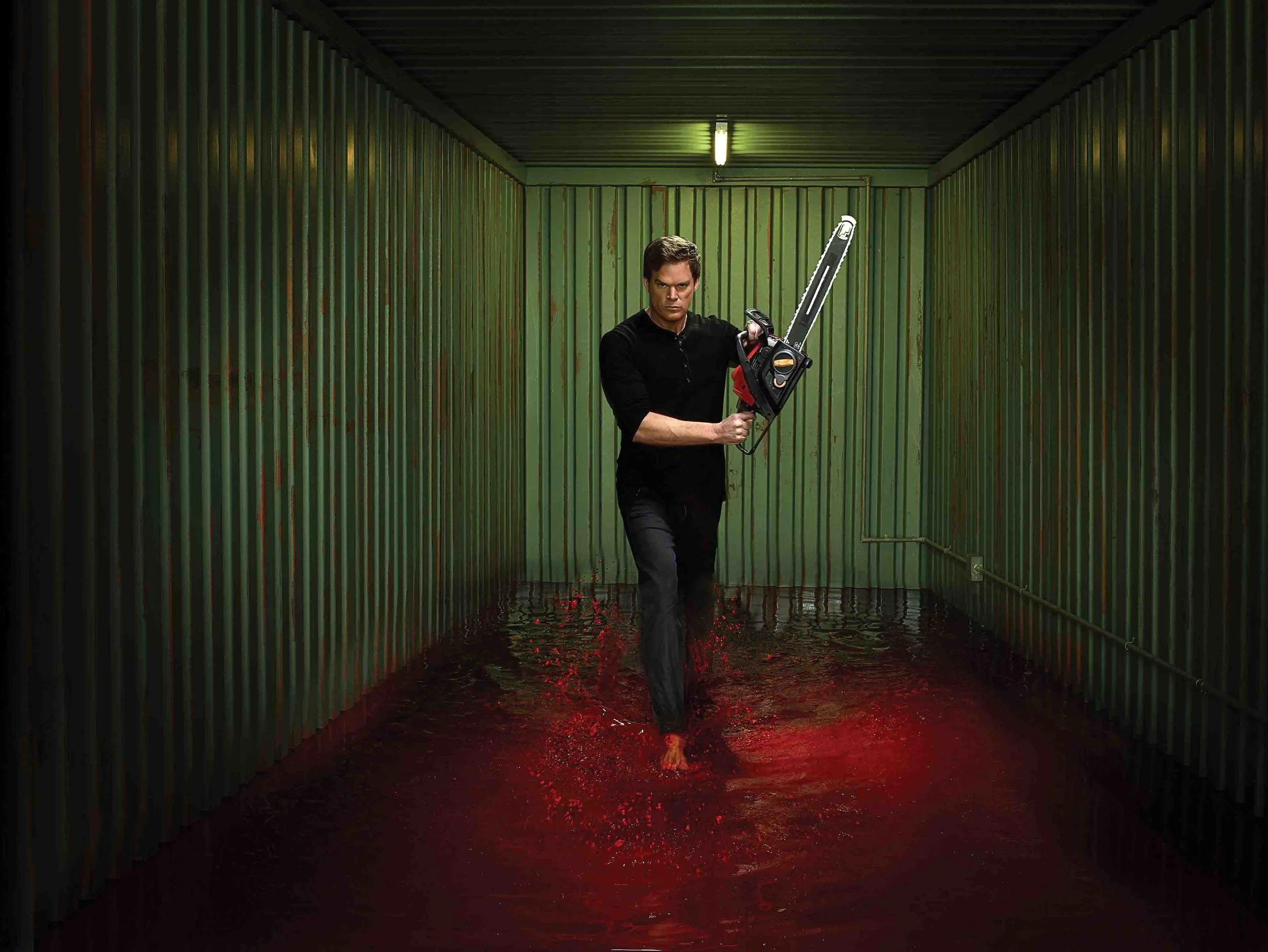 DEXTER8_PR01_Chainsaw_4C_300.jpg