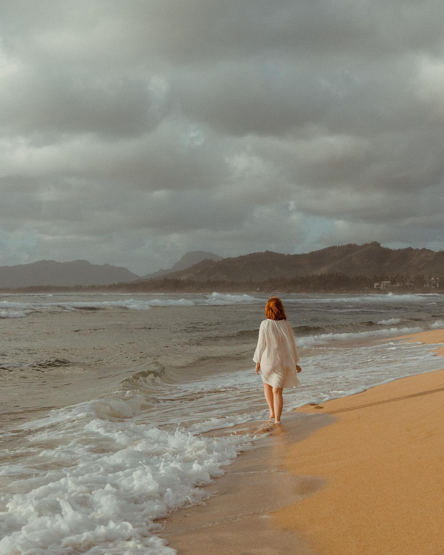 HONEYMOON // A few personal snaps from our beautiful trip to Hawai&rsquo;i last year. It&rsquo;s a once in a lifetime destination for us but we still can&rsquo;t help daydreaming about going back. 

Off topic, I really need to get some professional h