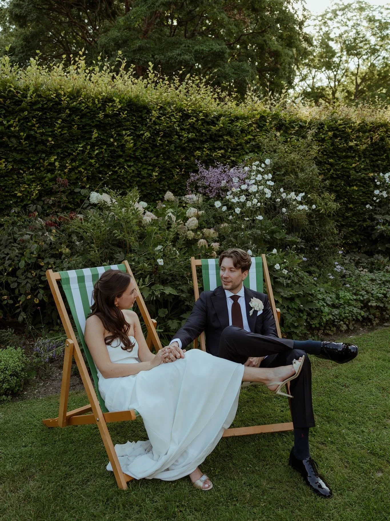 PAULA &amp; GEORGE // Sharing a few favourites from this lovely couple&rsquo;s beautiful wedding this past August at the very special Updown Farmhouse. A really magical day ✨Captured on digital &amp; film. 

Venue: @updownfarmhouse_ 
Florals: @ultram
