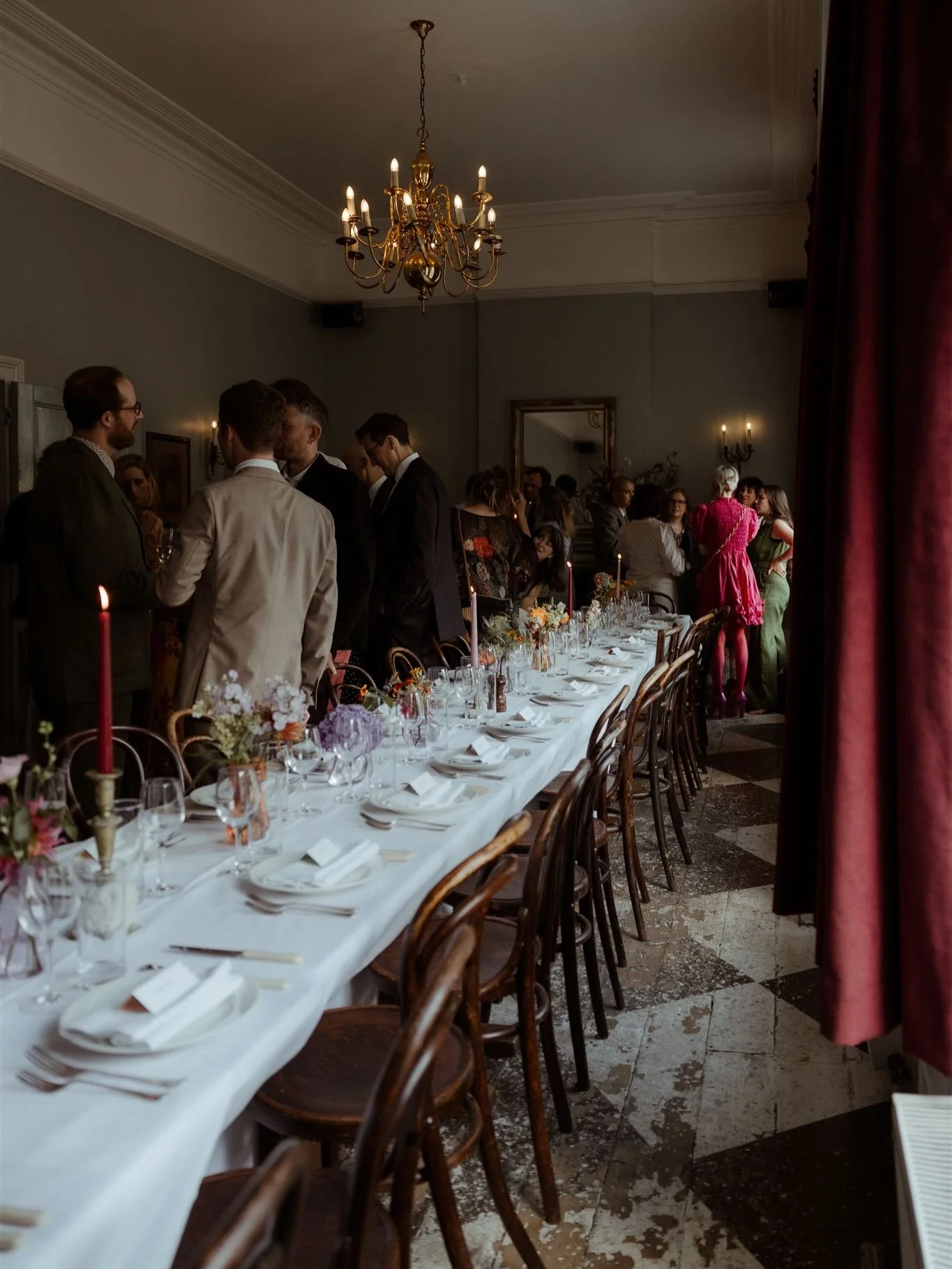 LONDON LOVELINESS // with Dan &amp; Zoe. A beautiful afternoon spent celebrating with their nearest and dearest from @islingtonahwedding to the @thedrapersarms. Thank you so much for inviting me into your world ❤️

London wedding photographer. Weddin
