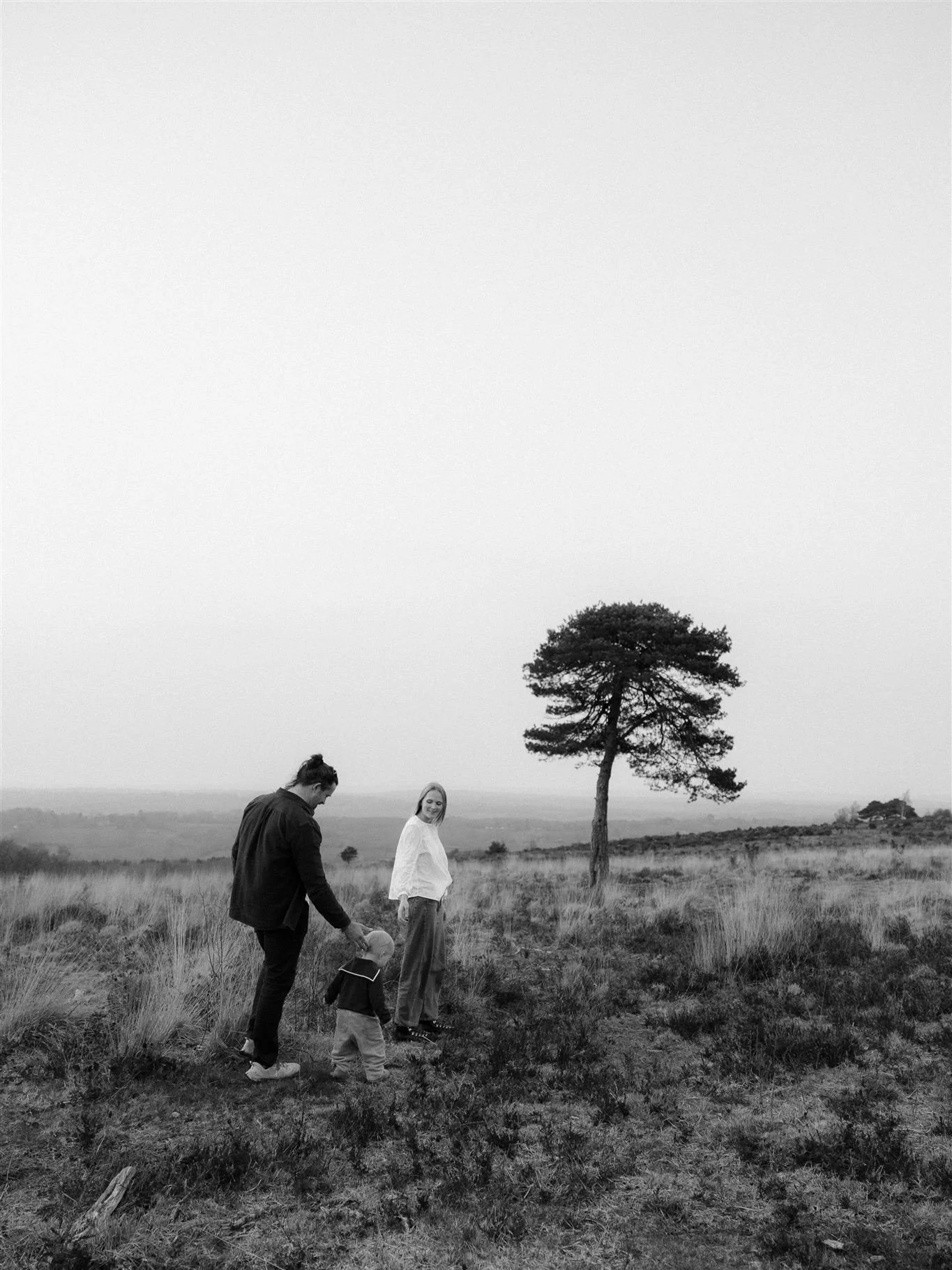 What can you see? I&rsquo;ll always remember Josh asking this question while holding Jasper up in the air. Jasper&rsquo;s little smile of delight. A few frames from a beautiful family session with Josie, Josh &amp; Jasper. What an utter delight to ro