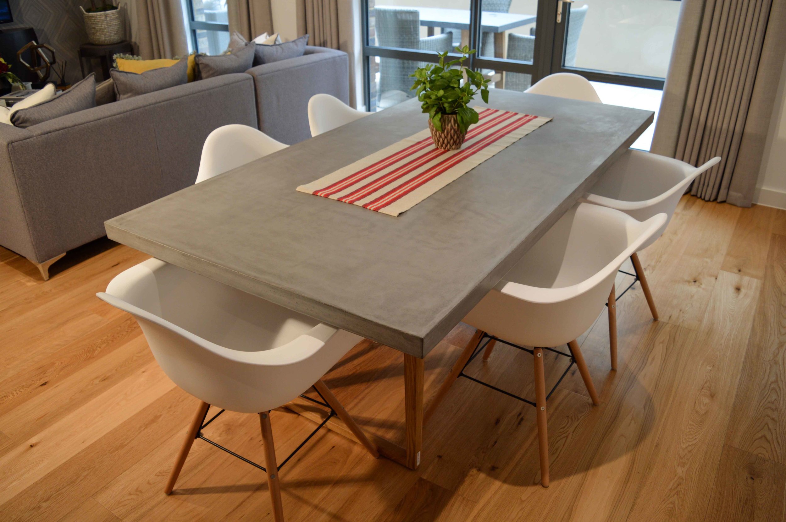 Granite dining table | table runner